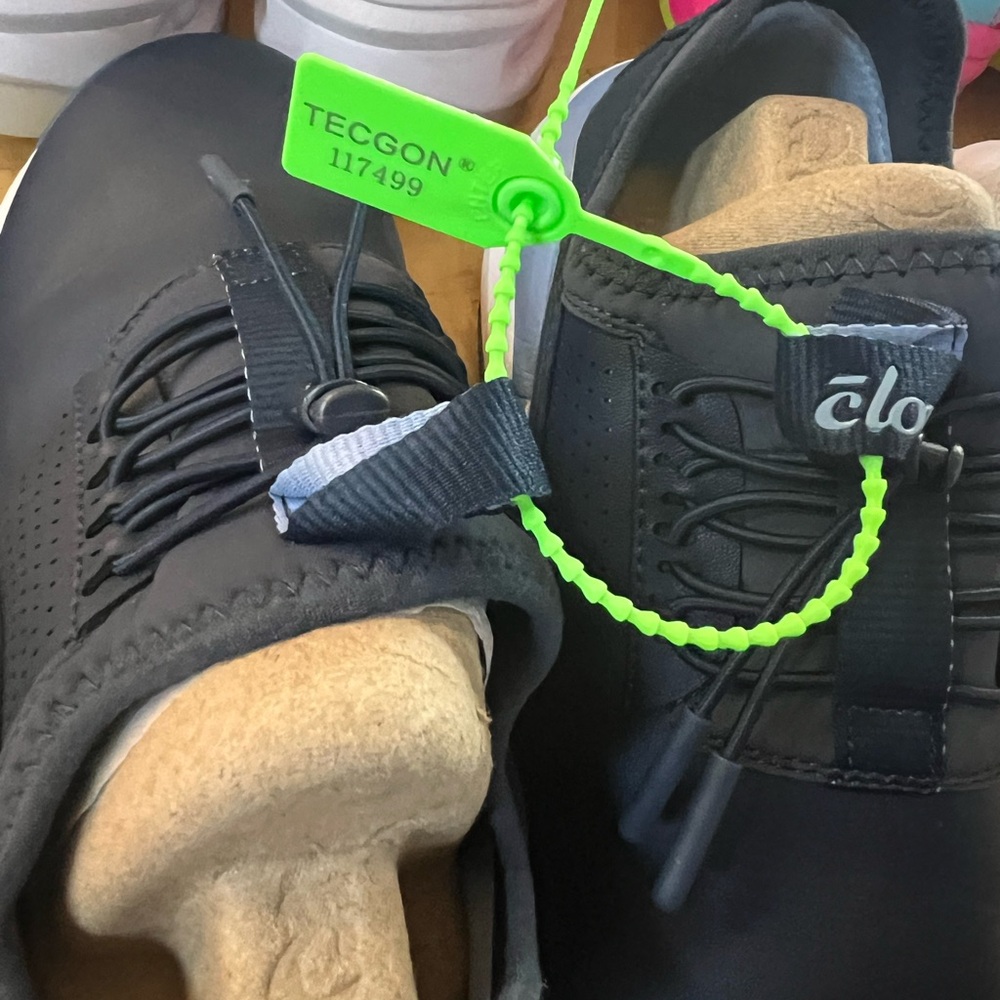 CLOVE Navy Blue Women's Sneakers - Picture 4 of 10